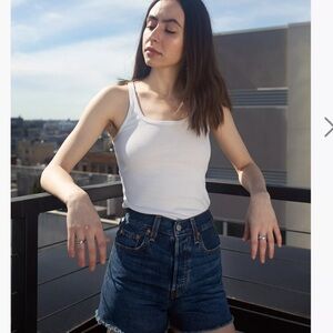 NWT Levi’s ribcage shorts size 24